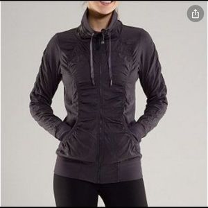 Lululemon size 2 reversible cool down jacket